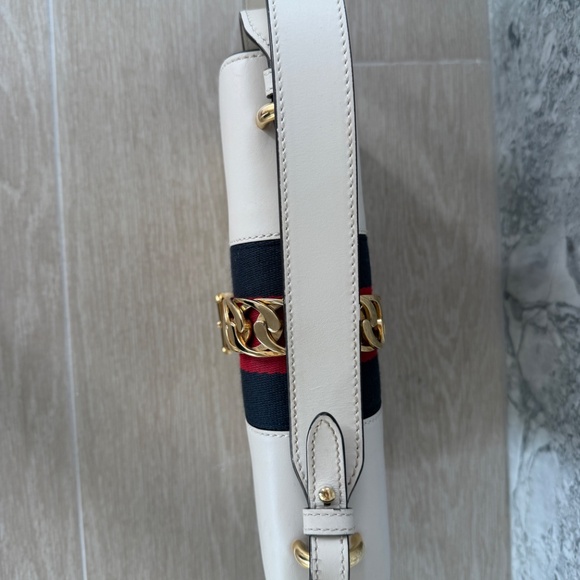 Gucci Sylvie Shoulder Bag Small - Picture 4 of 10
